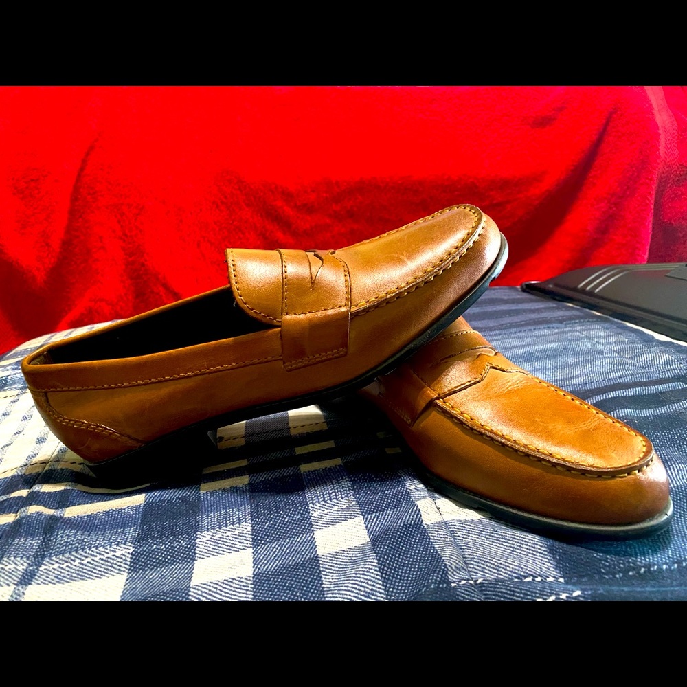 Stylish mens slide ons, size 9.5